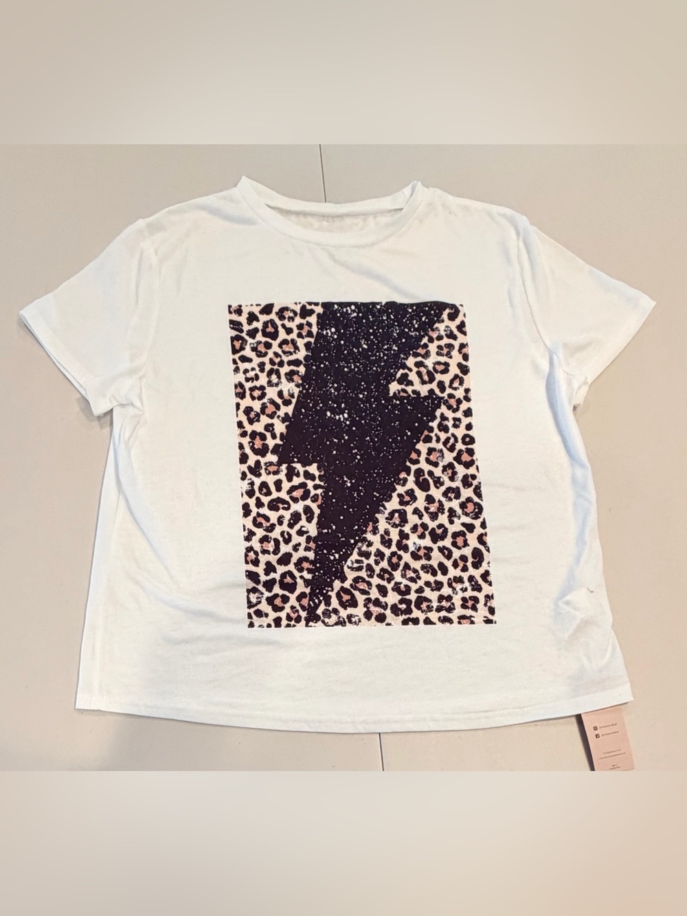 Emery Rose | women’s leopard print, lightening bolt, t-shirt. Size: XL